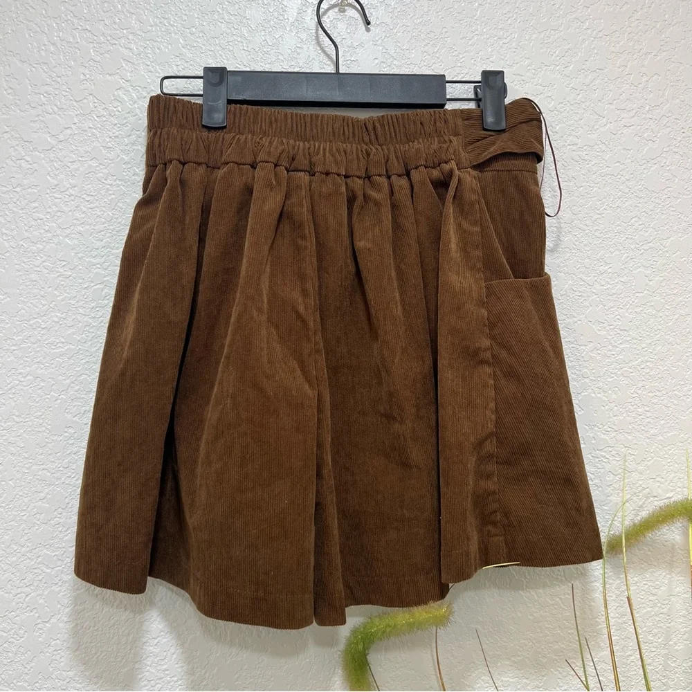 Brown Pleated Wide Leg Shorts with Belt - Picture 4 of 4